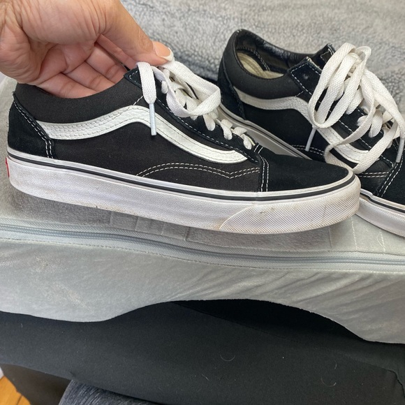Vans womens size 7.5 mens 6.0. Worn needs a good cleaning. - Picture 2 of 8